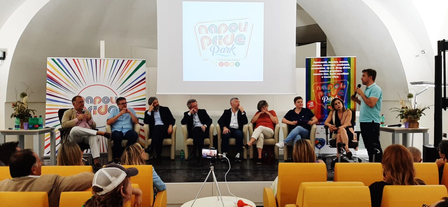 NAPOLI PRIDE, CONFRONTO POLITICO TRA PD, M5S, ITALIA VIVA, AZIONE E +EUROPA PER UN’ALTERNATIVA AD UN GOVERNO DI DESTRA REAZIONARIO. MANFREDI: NAPOLI CITTÀ CHE NON DISCRIMINA. SARÀ UN PRIDE STUPENDO